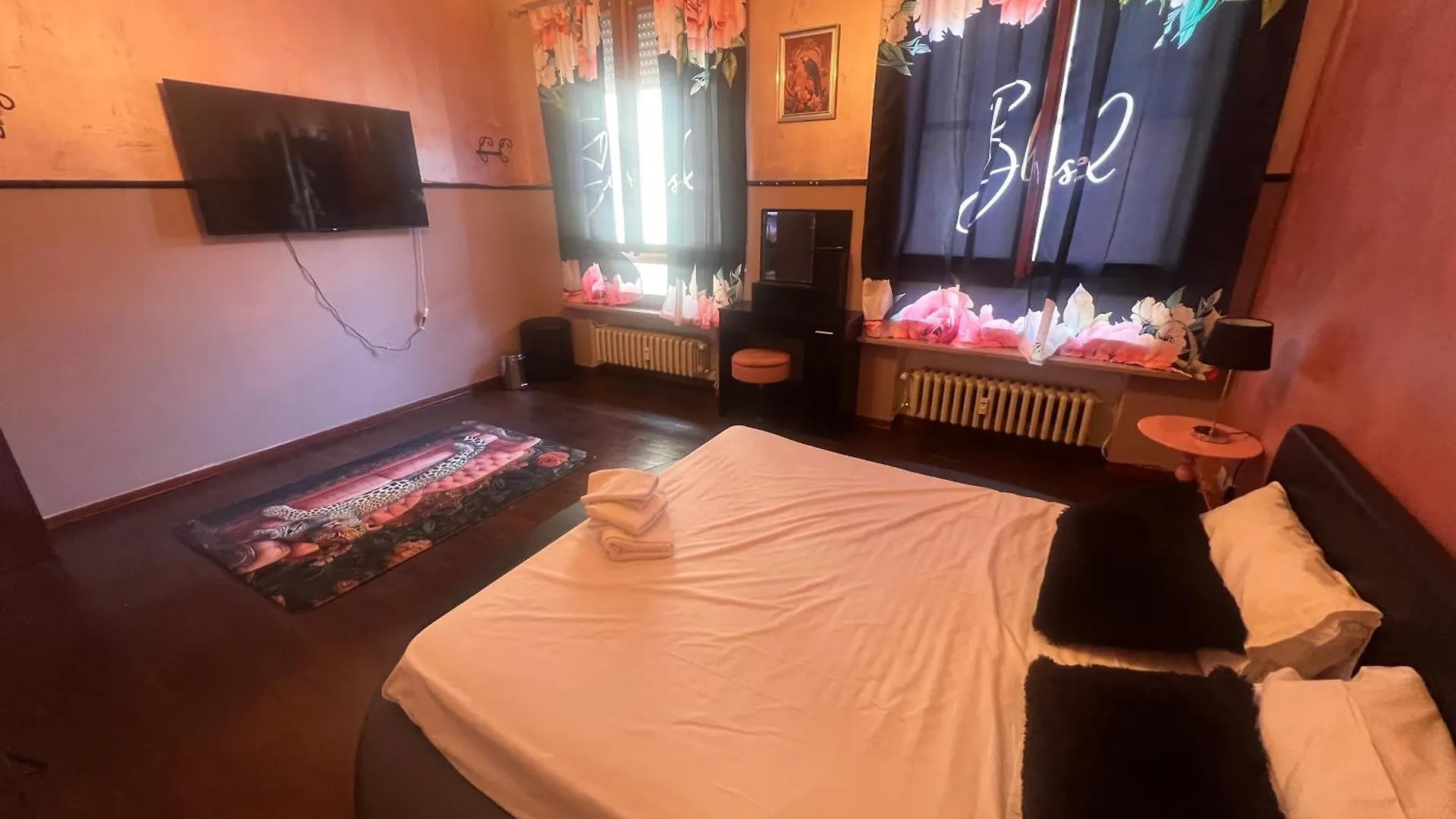 Apartament Jacuzzi Parma 0*,  Włochy